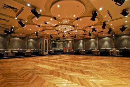 Der große Saal der Tanzschule